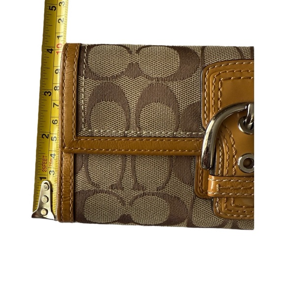 Authentic y2k Vintage Coach Monogram Logo Buckle Wallet Tan Beige Patent trim - Picture 8 of 8